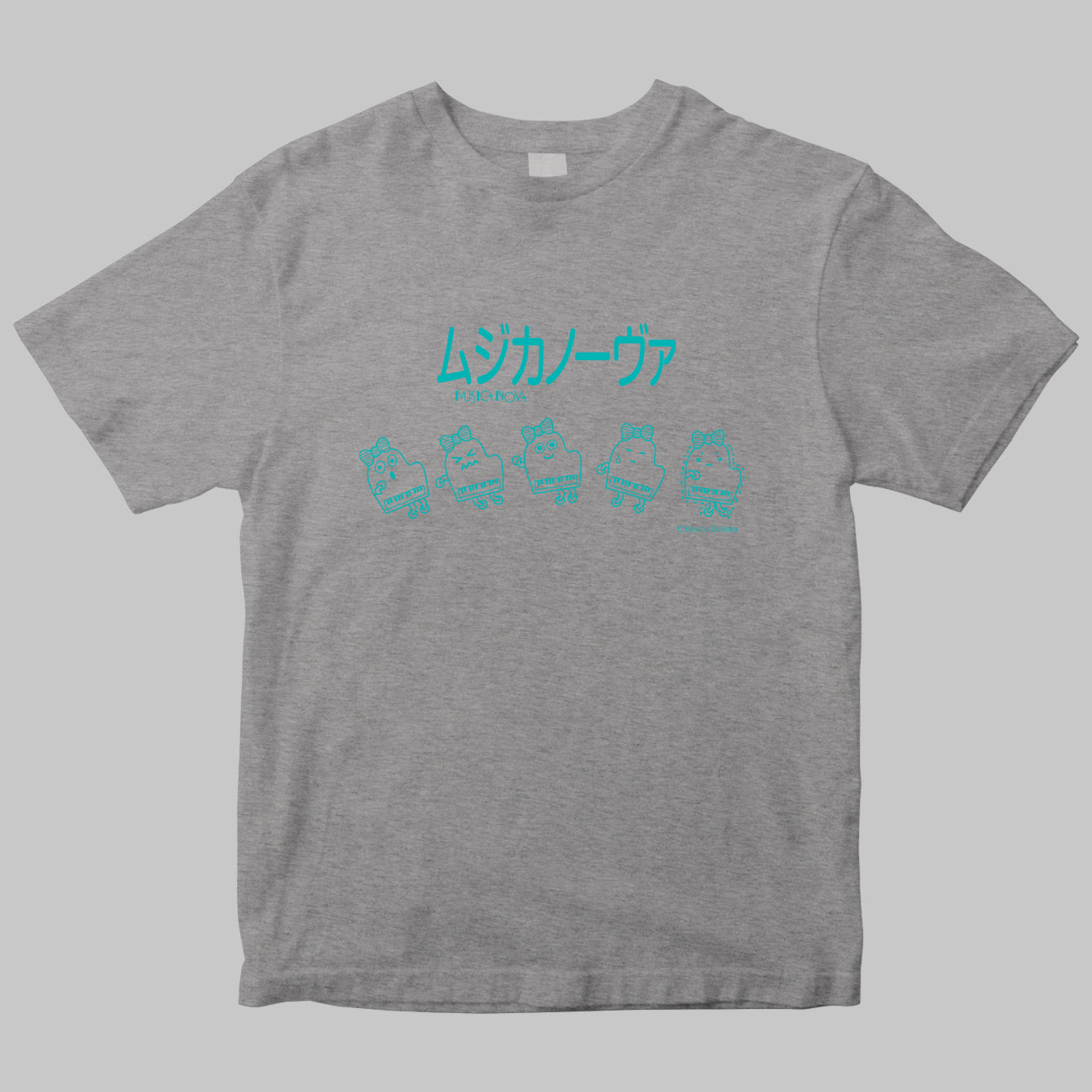 「ムジカノーヴァ（MUSICA NOVA）」のロゴＴシャツ（イラストA）