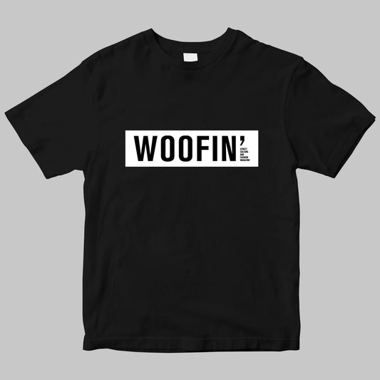 「WOOFIN’」のロゴTシャツ