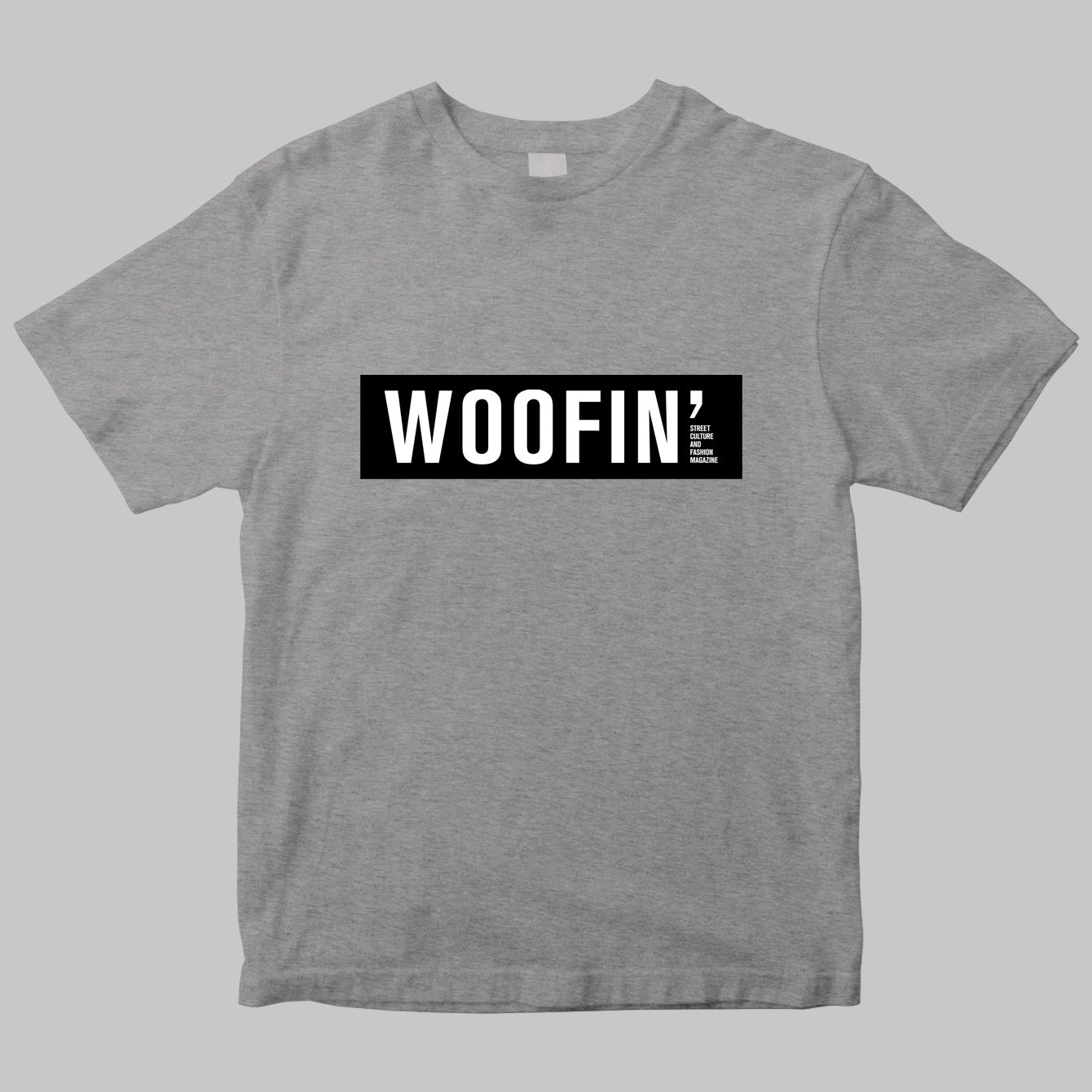 「WOOFIN’」のロゴTシャツ
