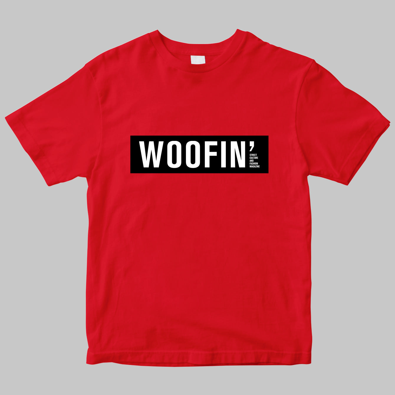 「WOOFIN’」のロゴTシャツ