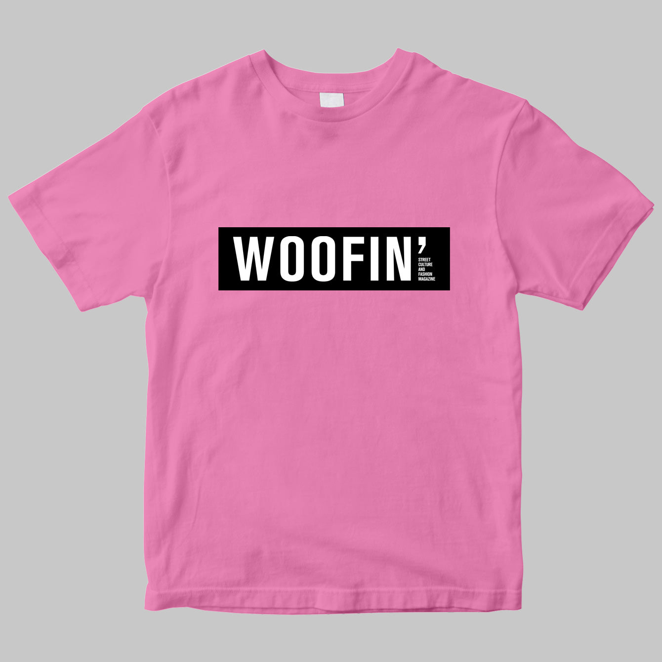 「WOOFIN’」のロゴTシャツ