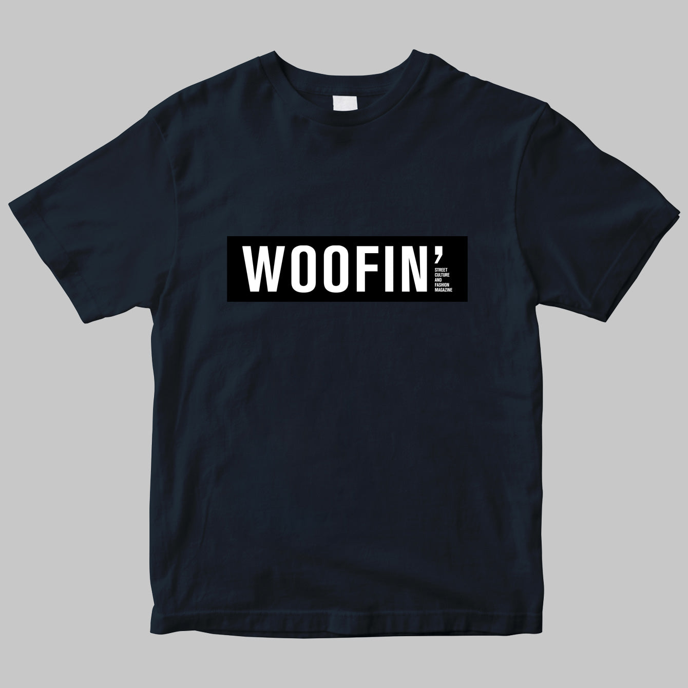 「WOOFIN’」のロゴTシャツ