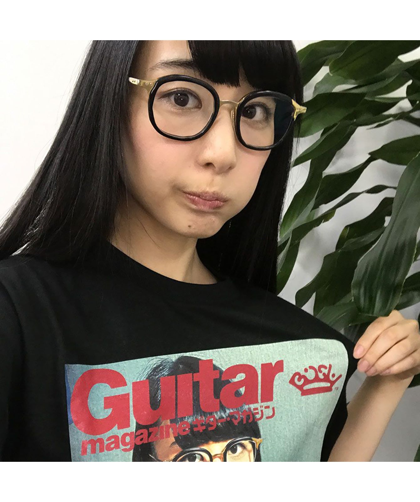 文字入れ可】BiSH ハシヤスメ・アツコ降臨アコースティック・ギター・マガジン表紙風Tシャツ – T-OD（株式会社リットーミュージック  T1010001032081）